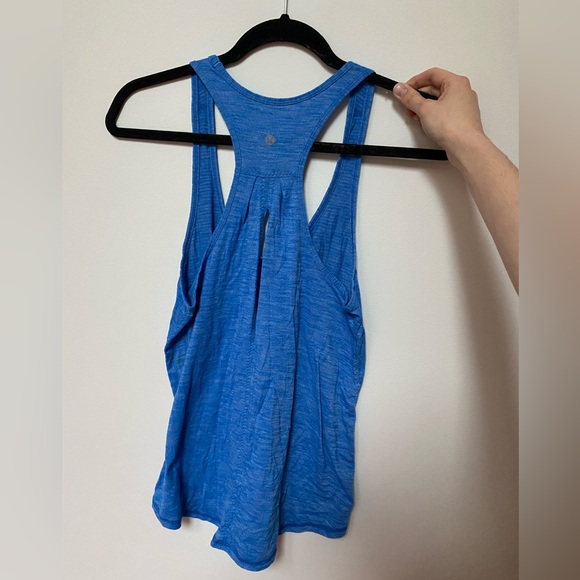 Two Lululemon workout tops - Picture 6 of 7